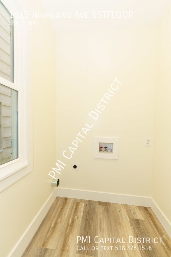 Building Photo - Newly Remodeled 3 bed/1 bath Apt w/ W/D Ho...