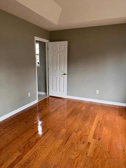 Building Photo - 244 Edinfield Ct