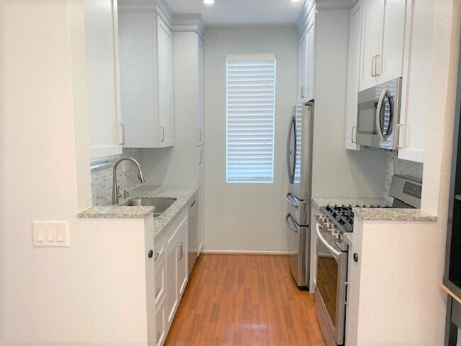 Building Photo - Wonderful Condo in Sabre Hills