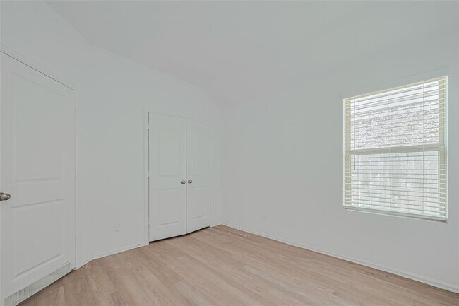 Building Photo - 18439 Summit Ranch Dr