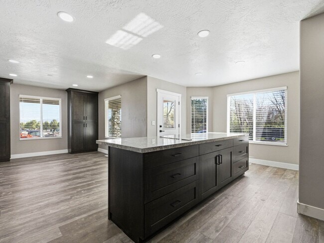 Building Photo - RES_O VAN DER WATT_14512