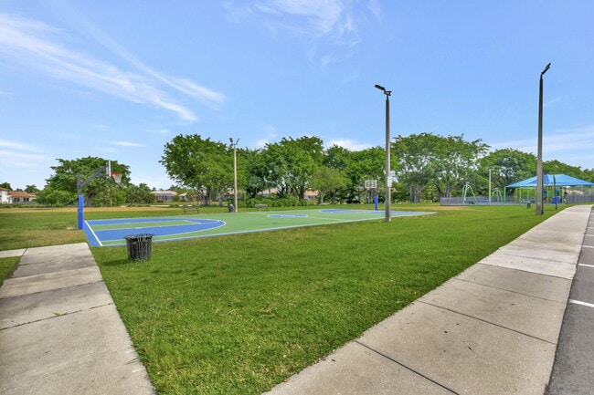 Building Photo - 12372 Cascades Pointe Dr