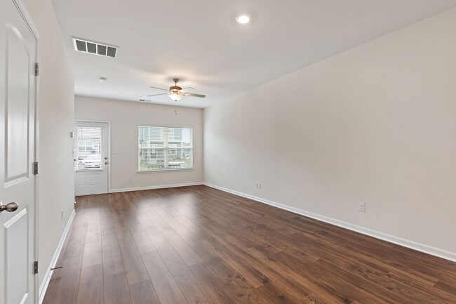 Building Photo - 8104 Logan Dr