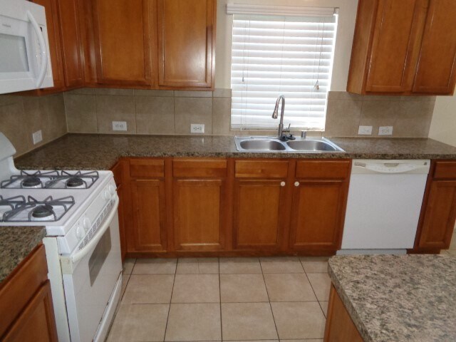 Building Photo - 30034 Saw Oaks Dr