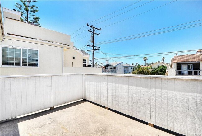 Building Photo - 214 20th St