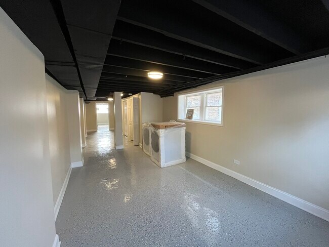 Building Photo - 1634 S Harvey Ave