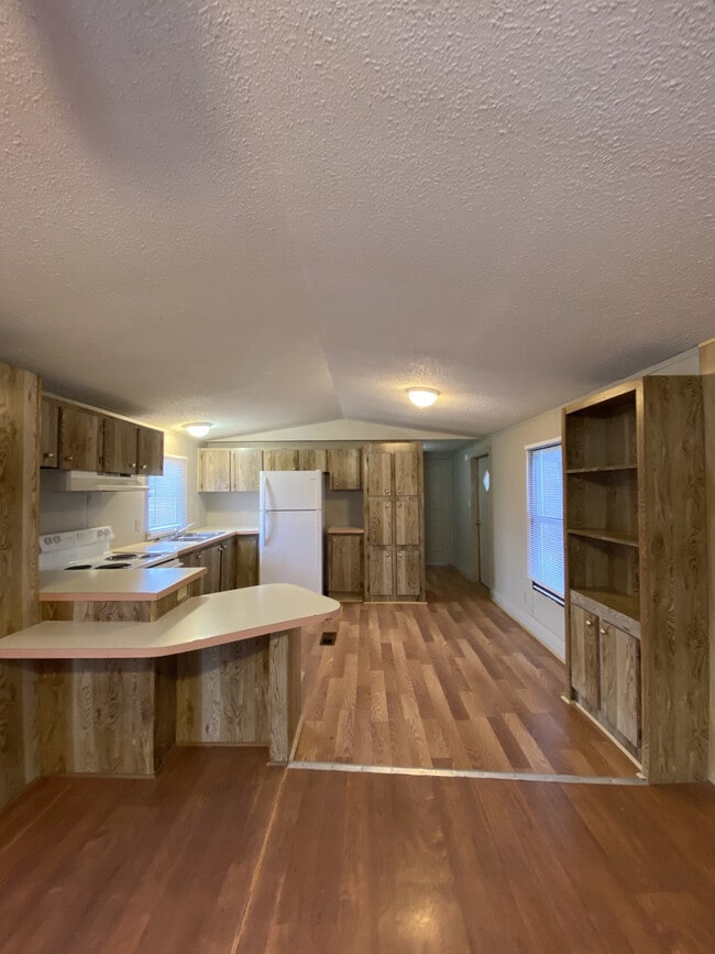 Building Photo - Mill Creek Properties