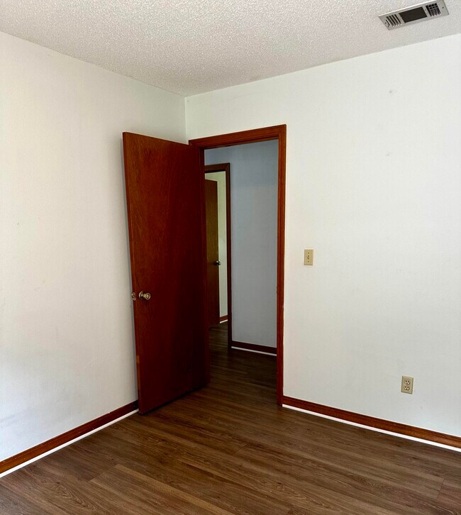 Building Photo - 109 Dominica Way