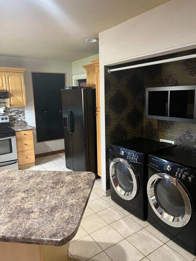 Building Photo - 3112 NW Drexel Ct