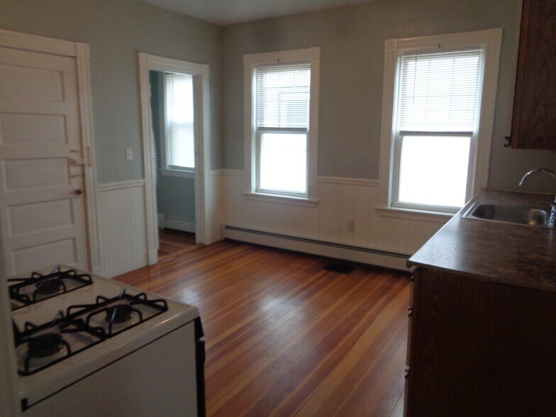 Building Photo - 61 Grove St