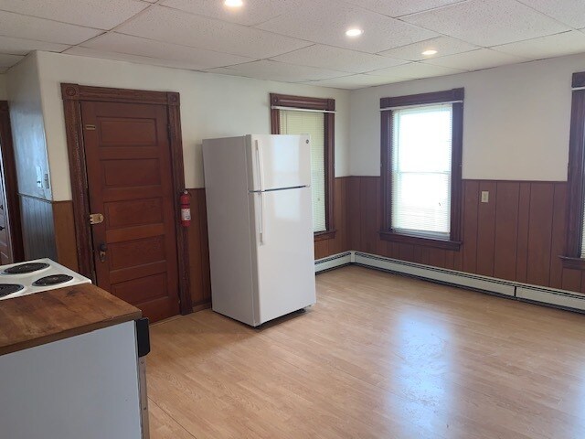 Building Photo - 494 Pleasant St