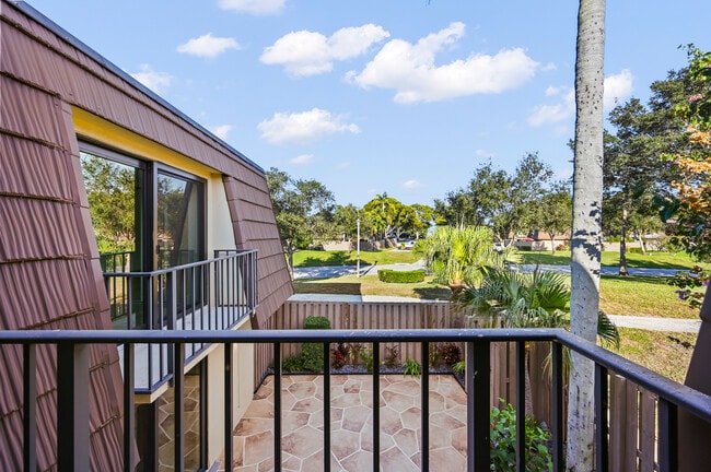 Building Photo - 419 4th Ct