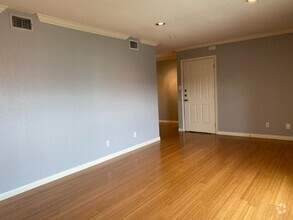 Building Photo - Great apartment in Austin Heights