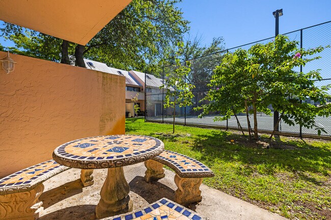 Building Photo - 9 Deer Creek Rd