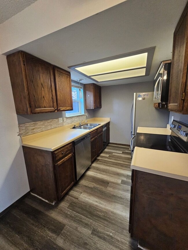 Building Photo - Beautiful West Side Condo