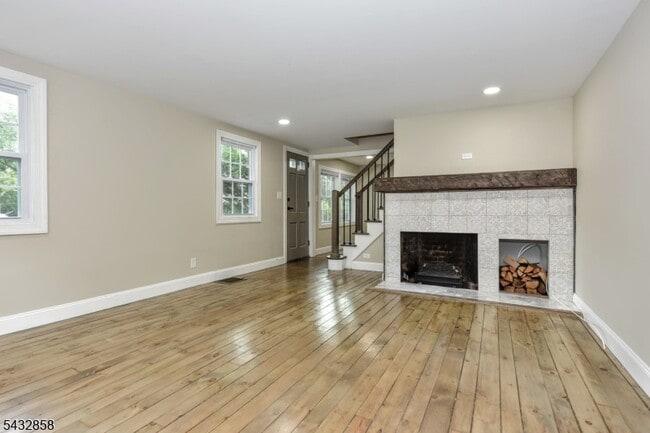 Building Photo - 6 Standish Ln