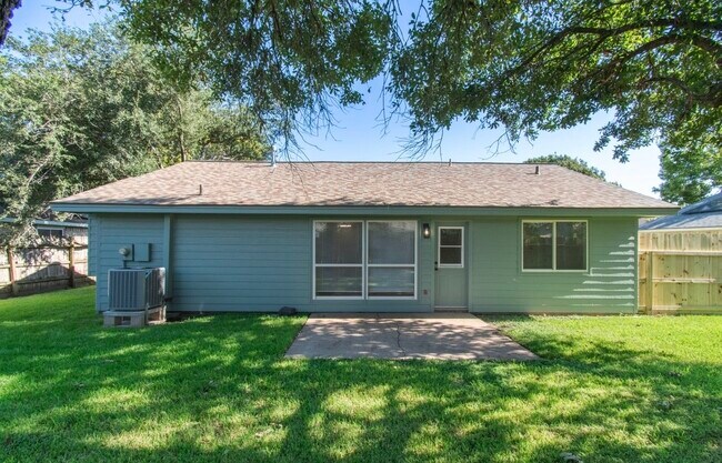 Building Photo - 462 Capehill Dr