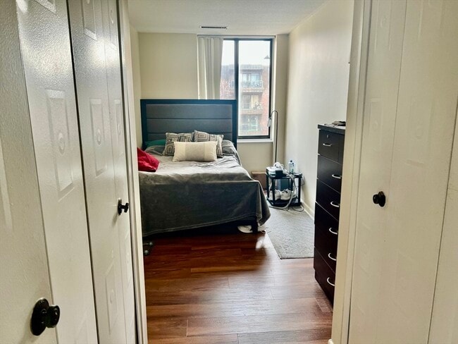 Building Photo - 1006 Paradise Rd