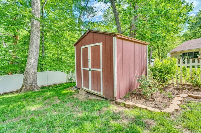Building Photo - Modern 4 BR Colonial Retreat in River Bend...