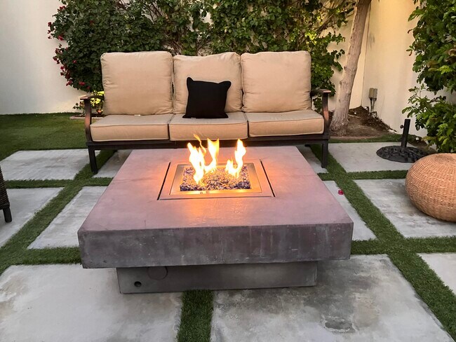 Building Photo - 51234 Longmeadow St