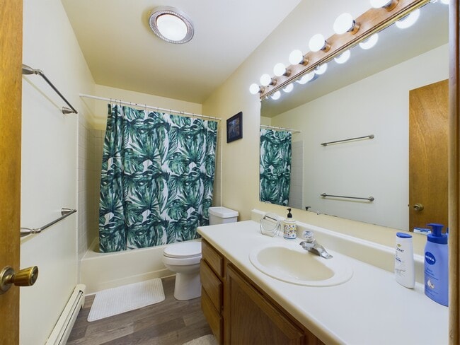 Building Photo - 933 Cowles St
