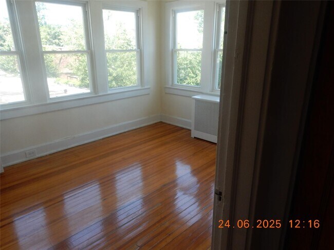 Building Photo - 337 S 3rd Ave