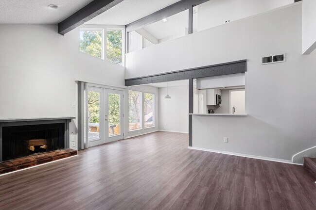 Building Photo - Spacious 3BR Far West Duplex with Loft & Private Deck