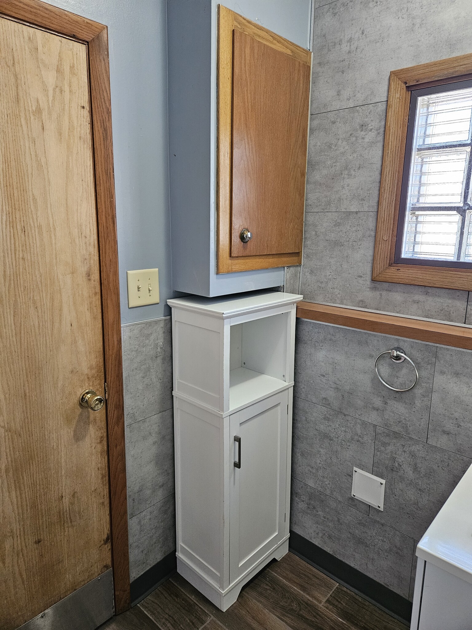 Bathroom storage - 1106 W Wisconsin Ave
