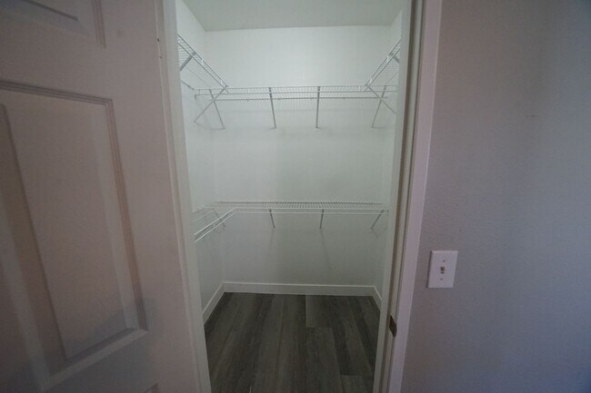 Building Photo - SHOWINGS AVAILABLE NOW