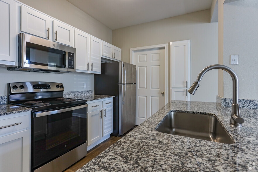 1 BR, 1 BA - 733 SF - Discovery at West Road