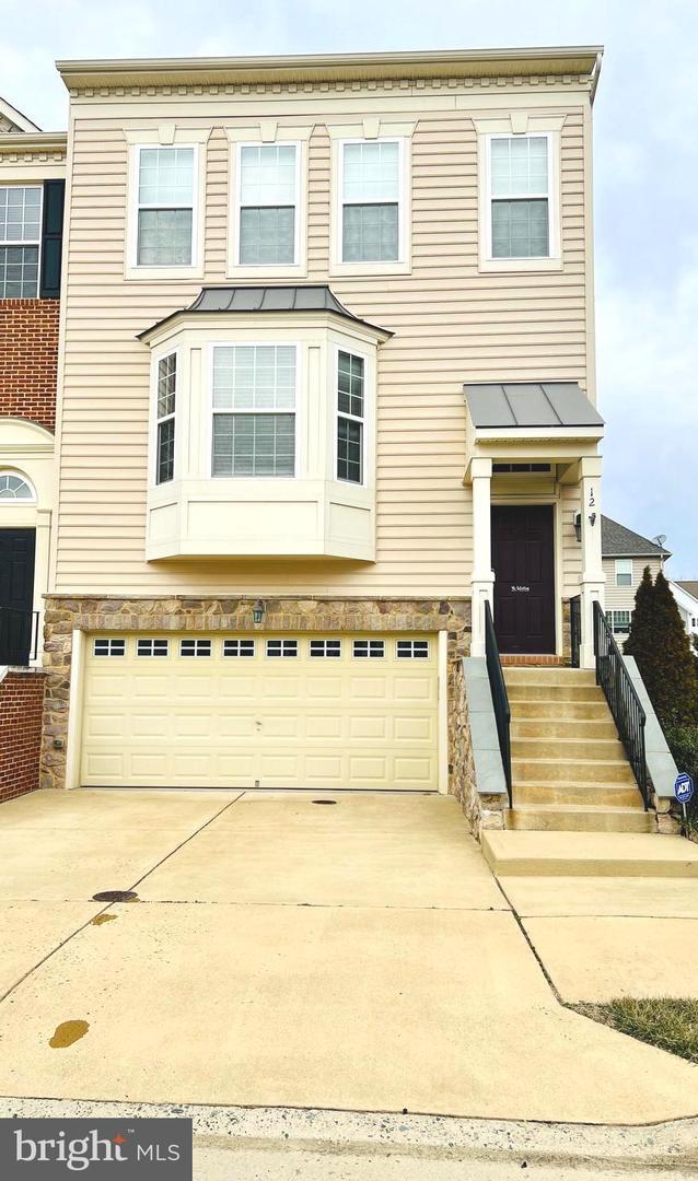Building Photo - 12 Lamplighter Ln