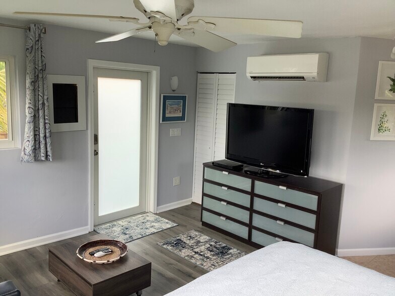 Building Photo - 3020 NE 15th Ave