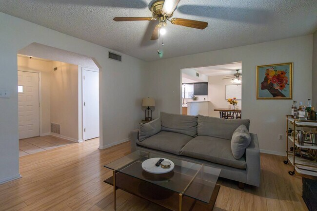 Building Photo - 1609 Ronstan Dr