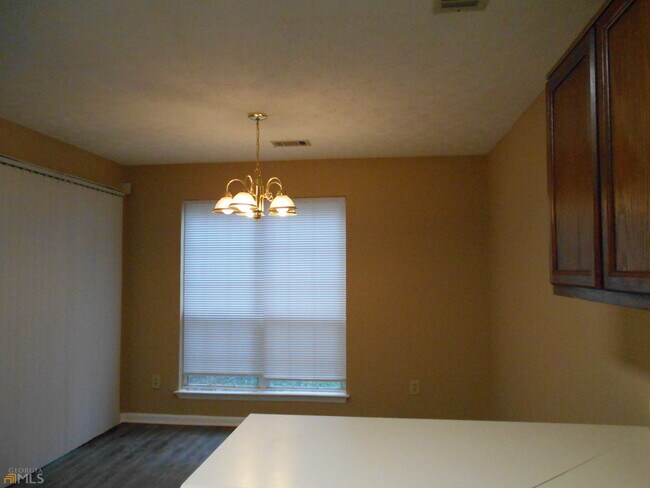 Building Photo - 818 Wuthering Way