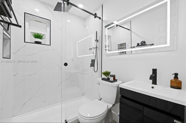 Building Photo - 5721 SW 38th Ct