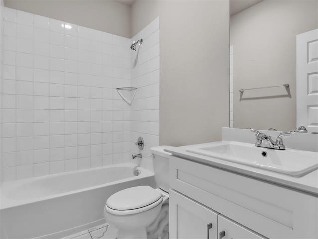Building Photo - 2214 Spring Side Dr