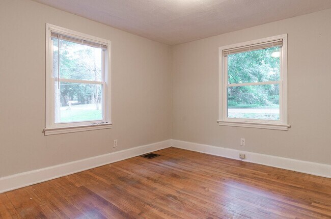 Building Photo - 1233 Cheshire Ave