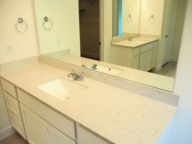 Building Photo - 2201 Yellowhammer Rd