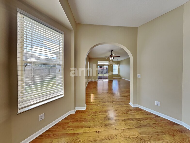 Building Photo - 2462 St Johns Ln