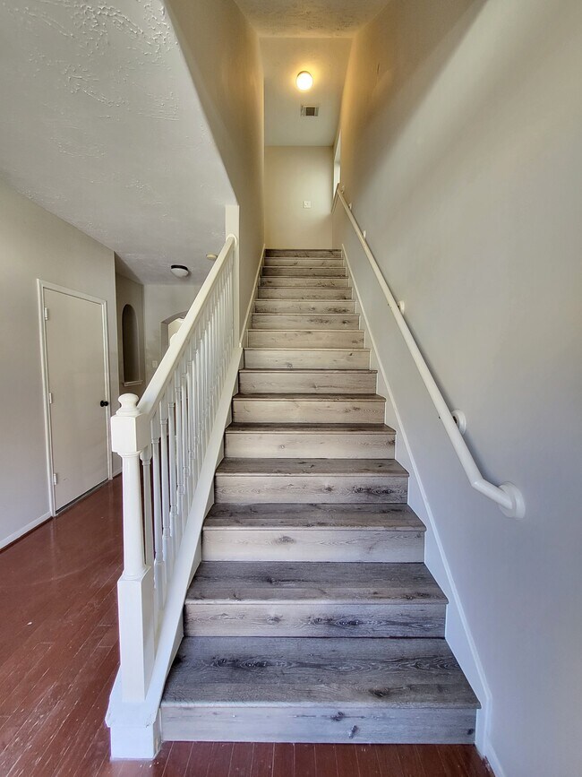 Building Photo - 7415 Hollister Ridge