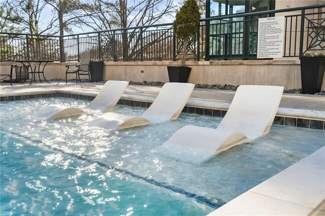 Building Photo - 3040 Peachtree Rd NW