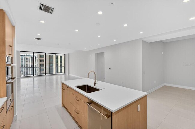 Building Photo - 275 1st Ave S