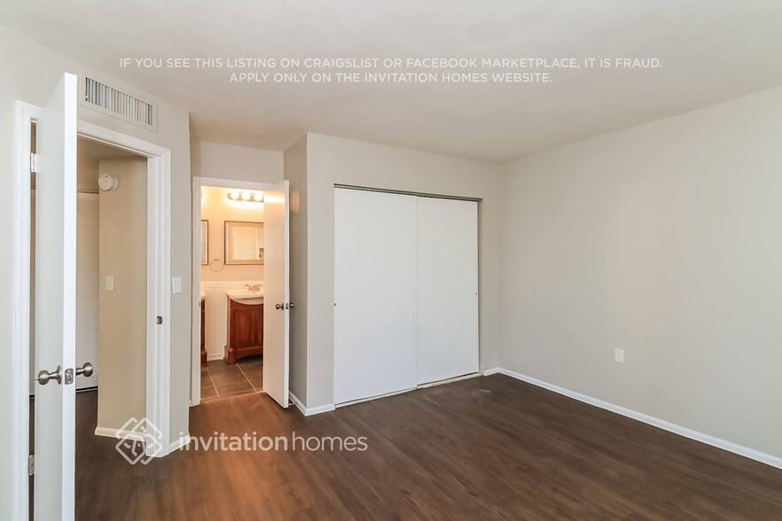 Building Photo - 1808 W Curry Dr
