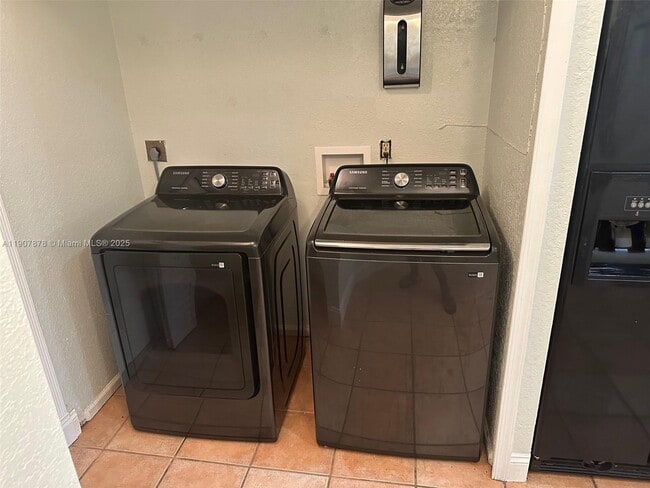 Building Photo - 1830 Banyan Creek Cir N