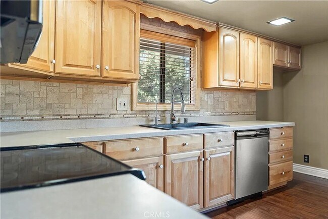 Building Photo - Charming 4BR Home with Mountain Views