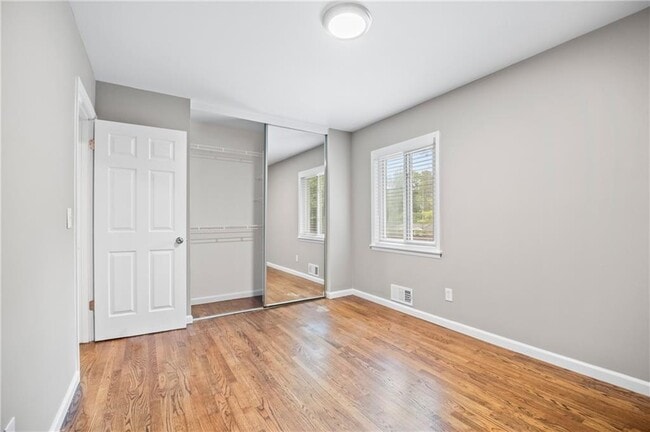 Building Photo - 2179 Beech Valley Dr