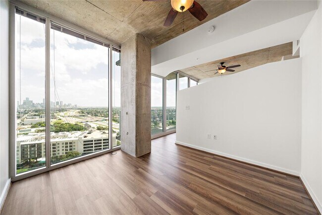 Building Photo - 5925 Almeda Rd