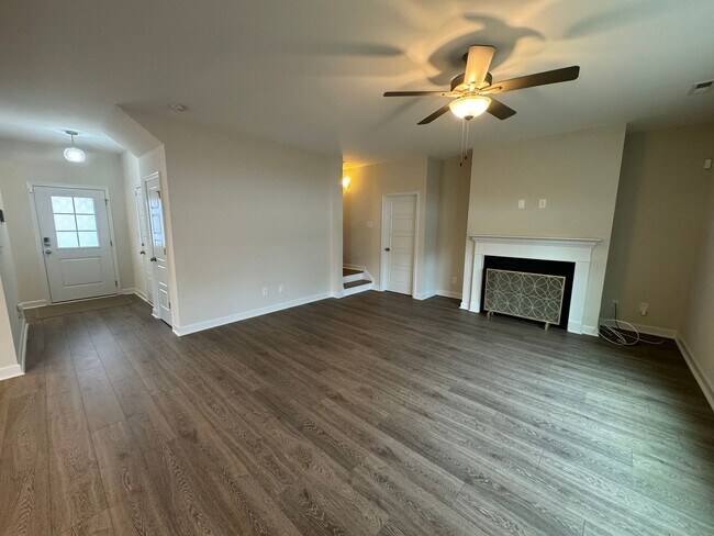 Building Photo - Rental - LIKE NEW!!!!  Absolutely Beautifu...