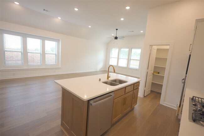 Building Photo - 27003 Golden Isle Ln