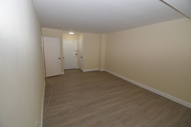 Building Photo - River Place #710-E